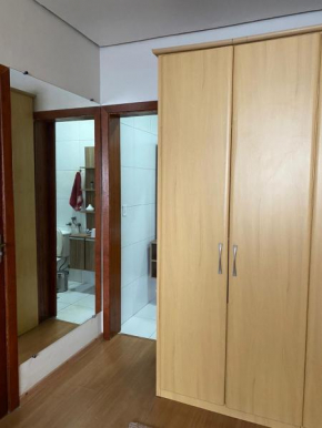 Quarto em Casa na rua mais linda da Cidade